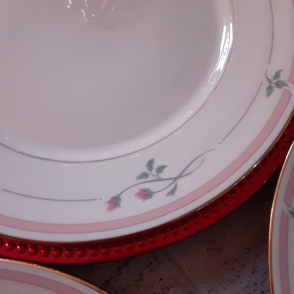 LENOX,  METROPOLITAN COLLECTION, Rose Manor, Dinner Plates (3) - Picture 3 of 4